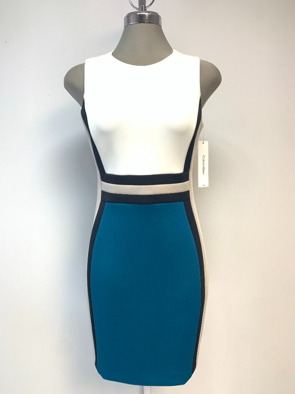New Calvin Klein Elegant Sheath Dress Color Block Women’s Petite size 8P